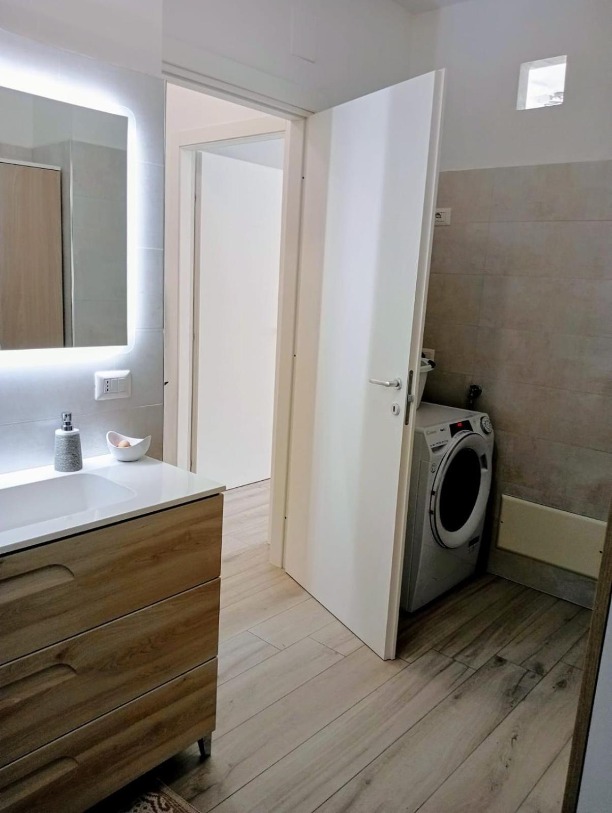 Appartamento Moderno In Centro Citta Sant'Agata di Militello Luaran gambar